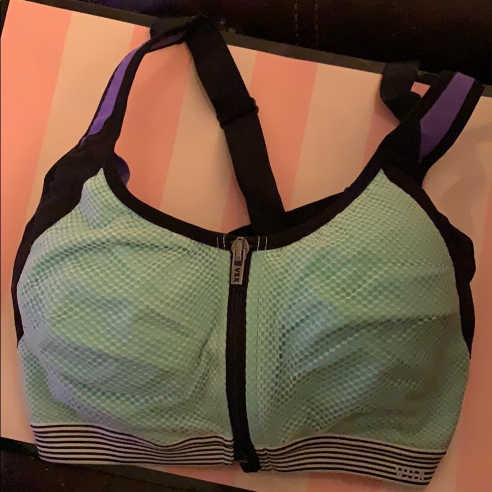 VS Sport Maximum support sports bra